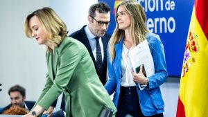 El Gobierno exige los datos ya a las eléctricas y respalda tímidamente a Corredor