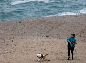 Galicia pide evitar el baño en playas y ríos durante 24 horas ante la falta de tratamiento de aguas residuales por el apagón