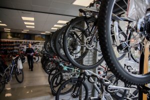 Tres años de caída en la venta de bicicletas: ayudas que no llegan, IVA al 21% y falta de carriles bici