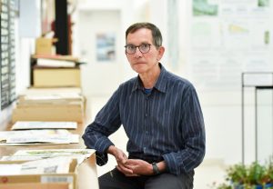 Daniel Gómez, botánico: “Cuando regalamos flores, regalamos órganos sexuales”