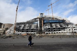 El Gobierno rechaza el recurso de la promotora del Algarrobico contra la expropiación y acerca el momento de su demolición