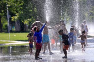 La Aemet avisa de que la ola de calor se extenderá al menos hasta el martes