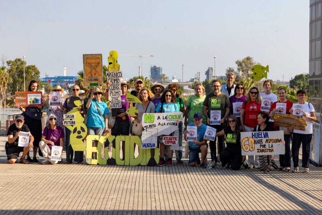 Los vecinos de Huelva se plantan ante la emisión de gases industriales contaminantes: “Esta ciudad se asfixia”